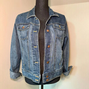 Izod women’s denim jacket size M chest pockets and slit pockets